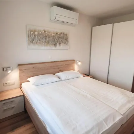 Casa Grande - Violette, Silver And Golden With Park And Sea View Apartment Labin (Istria)